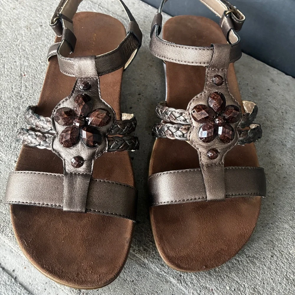 Easy Spirit Eshattie bronze metallic Rhinestone Embellished t-strap flat Sandals